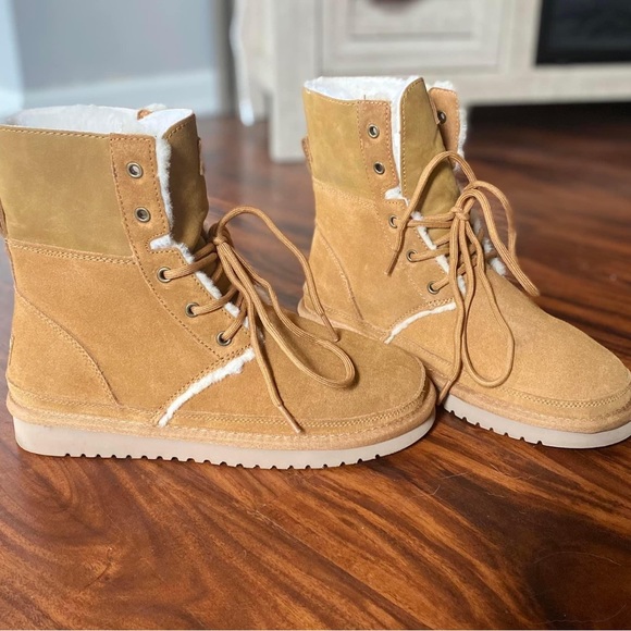 Kookaburra by UGG boots! Worn once. - Picture 3 of 4